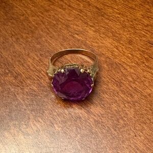 10K Gold Band Ring with Intricate Crown Detail & Large Amethyst Gemstone